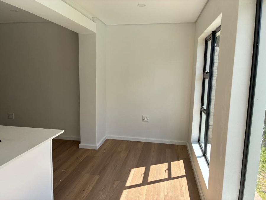 To Let 1 Bedroom Property for Rent in Lemoenkloof Western Cape